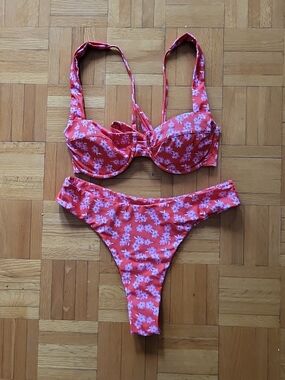 Mennillo Floral Two-Piece Bikini Set in Red Size Medium